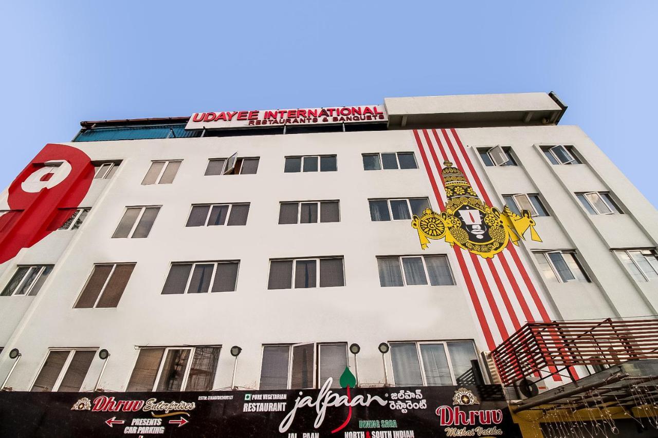 Oyo Flagship 9115 Hotel Udayee International Tirupati Exterior foto